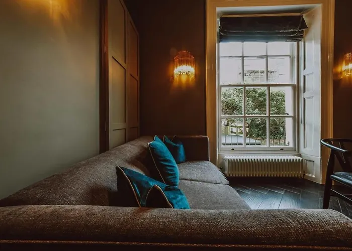 Clifton 32 - 1 - Hopewell Daire