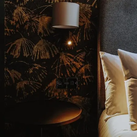 Clifton 32 - 1 - Hopewell Bristol